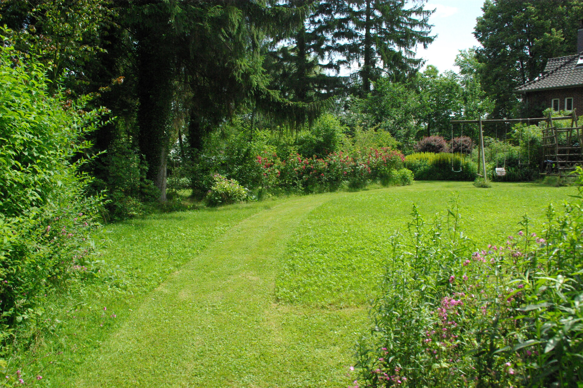 Tonte différenciée dans un grand jardin
